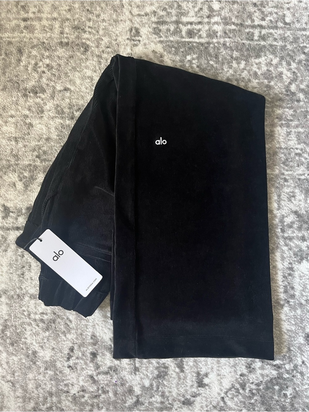 New Alo Yoga Micro Corduroy Mid-Rise Dreamer Wide Leg Trouser